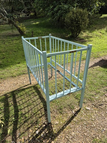 Vintage 1950s fold away cot - away,